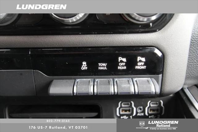 2022 Ram 1500 Big Horn Crew Cab 4x4 5'7" Box