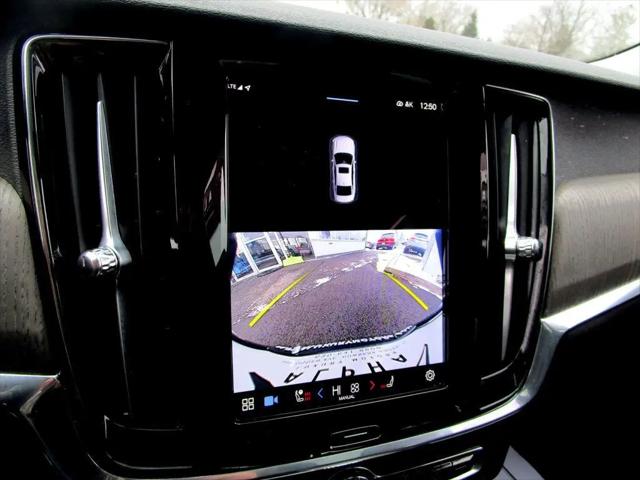 2023 Volvo S90 B6 Plus