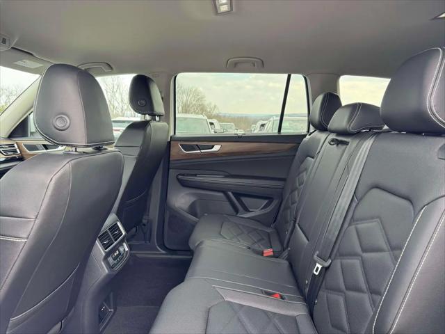 2026 Volkswagen Atlas SE with Technology