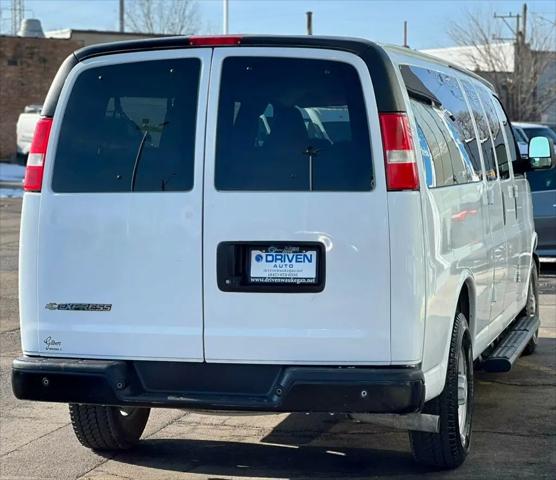 2023 Chevrolet Express Passenger RWD 3500 Extended Wheelbase LS