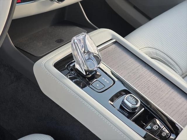 2026 Volvo XC90 Ultra, B6 AWD Gas (mild hybrid), Gasoline, Bright, 7 Seats