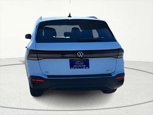 2026 Volkswagen Taos SE Black