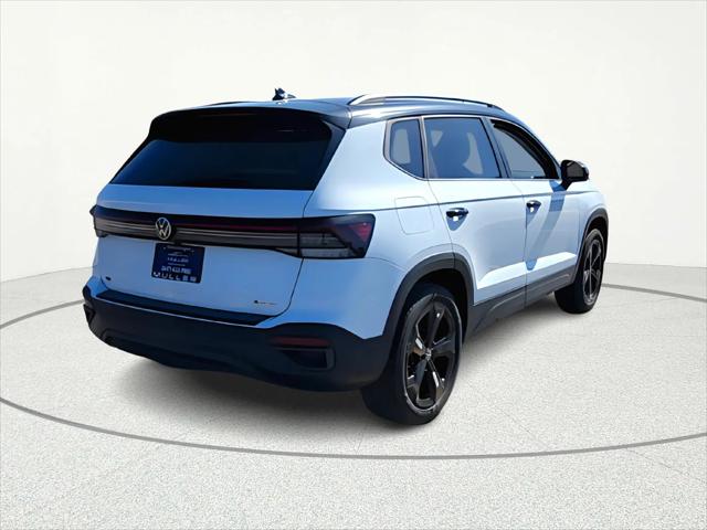 2026 Volkswagen Taos SE Black