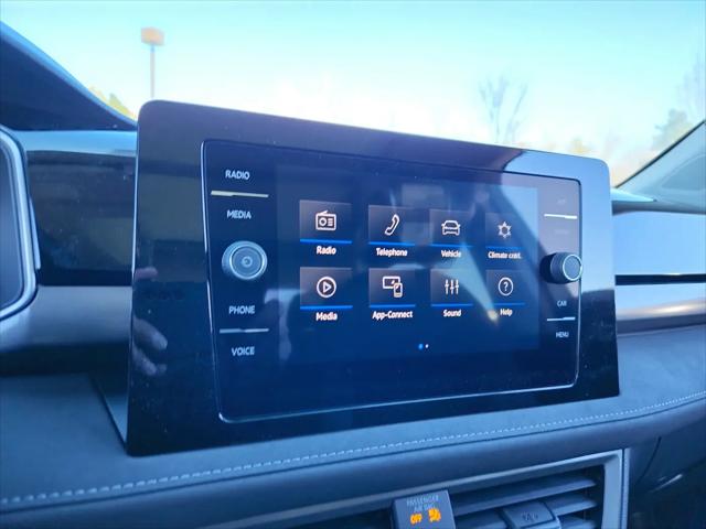 2026 Volkswagen Taos SE Black