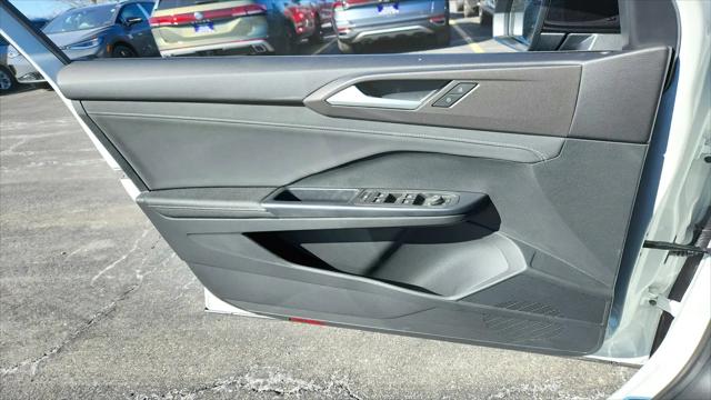 2026 Volkswagen Taos SE Black