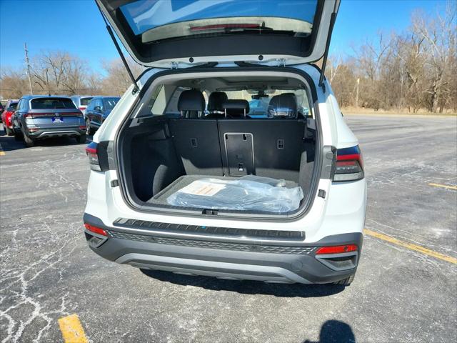 2026 Volkswagen Taos SE Black