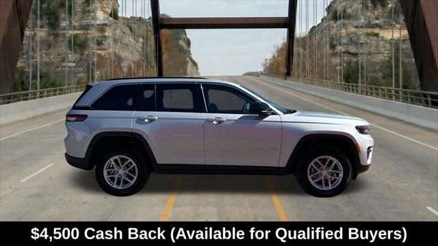 2026 Jeep Grand Cherokee Laredo 4x2