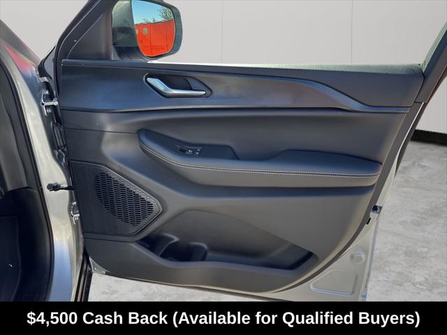 2026 Jeep Grand Cherokee Laredo 4x2