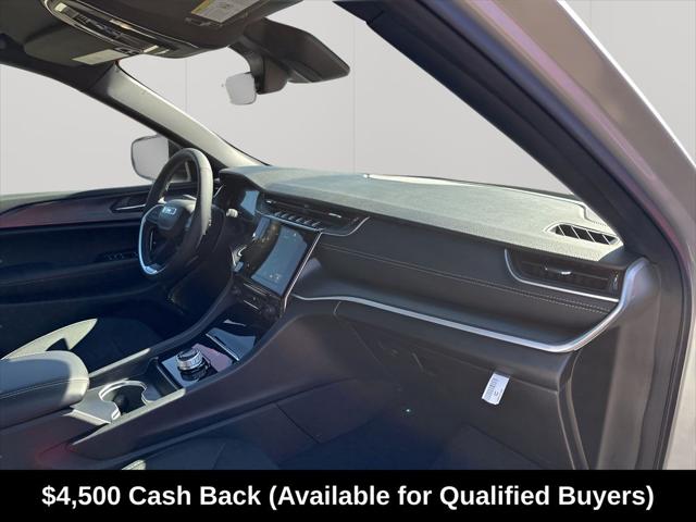 2026 Jeep Grand Cherokee Laredo 4x2