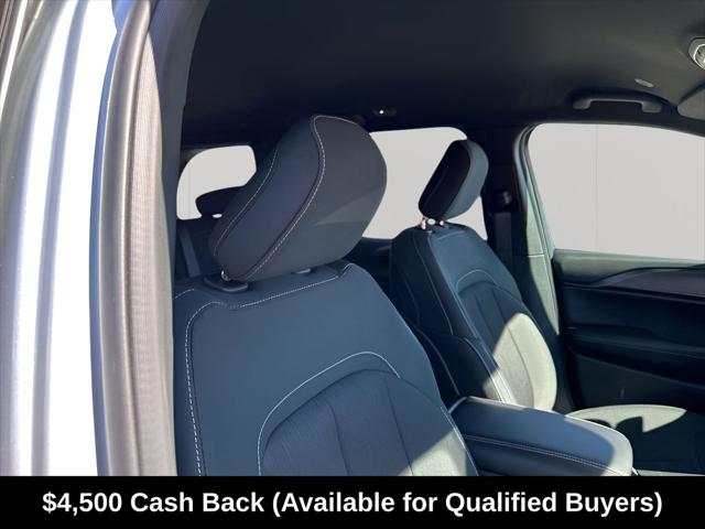2026 Jeep Grand Cherokee Laredo 4x2