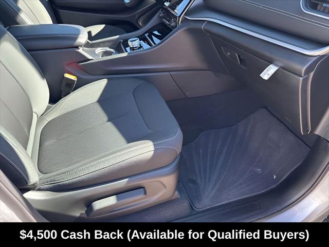 2026 Jeep Grand Cherokee Laredo 4x2