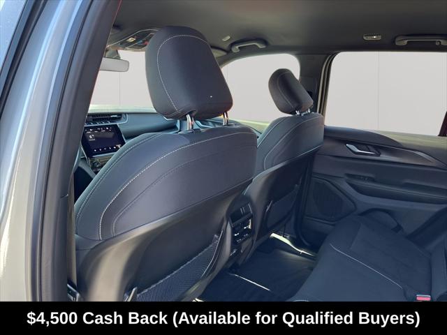 2026 Jeep Grand Cherokee Laredo 4x2