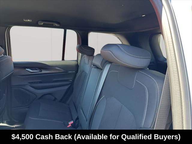 2026 Jeep Grand Cherokee Laredo 4x2