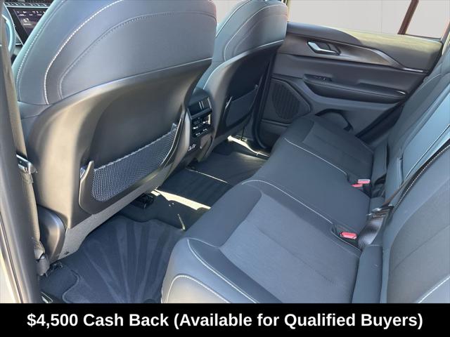 2026 Jeep Grand Cherokee Laredo 4x2