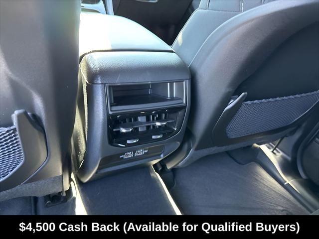 2026 Jeep Grand Cherokee Laredo 4x2