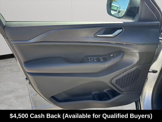 2026 Jeep Grand Cherokee Laredo 4x2