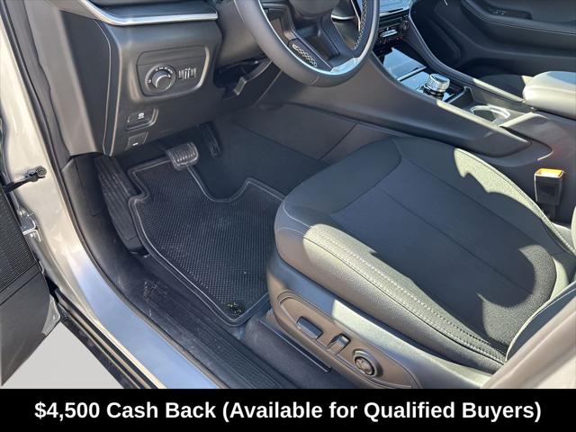 2026 Jeep Grand Cherokee Laredo 4x2