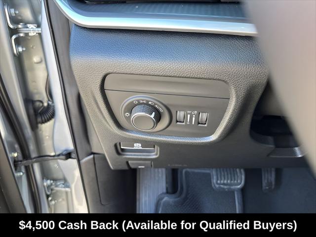 2026 Jeep Grand Cherokee Laredo 4x2