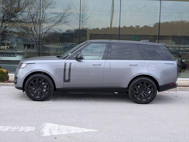 2026 Land Rover Range Rover P550e SE