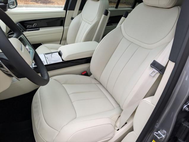 2026 Land Rover Range Rover P550e SE