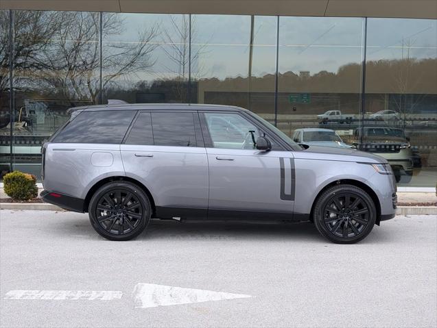 2026 Land Rover Range Rover P550e SE