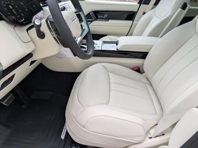 2026 Land Rover Range Rover P550e SE