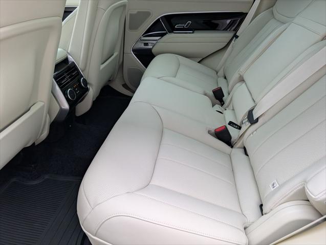 2026 Land Rover Range Rover P550e SE