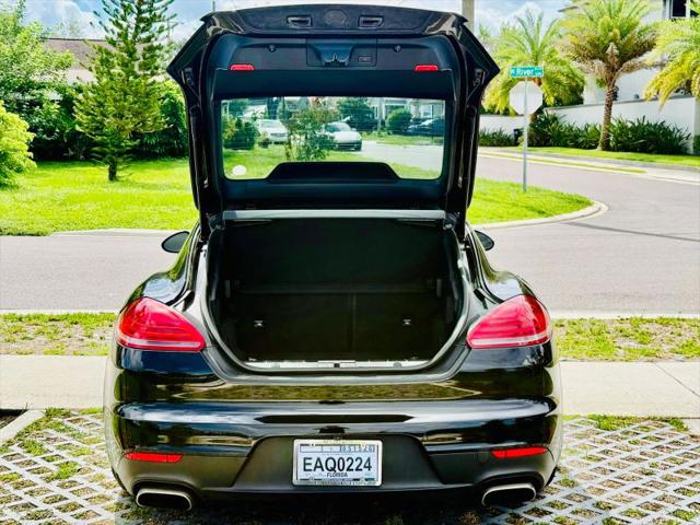 2016 Porsche Panamera 4