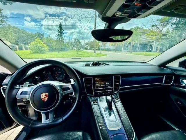 2016 Porsche Panamera 4