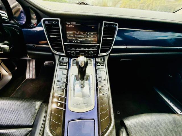 2016 Porsche Panamera 4