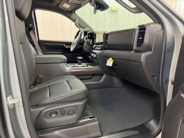 2026 GMC Sierra 1500 Crew Cab, Standard Bed, SLT, 4WD