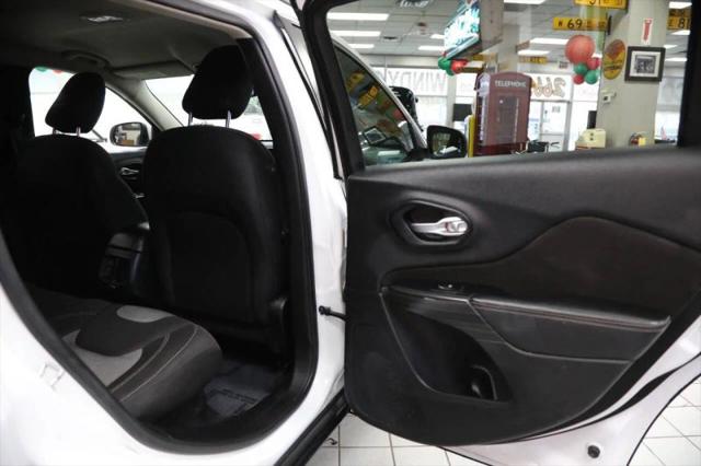 2016 Jeep Cherokee Sport