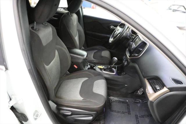 2016 Jeep Cherokee Sport