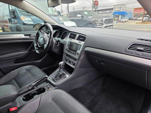 2016 Volkswagen Golf SportWagen TSI SE 4-Door