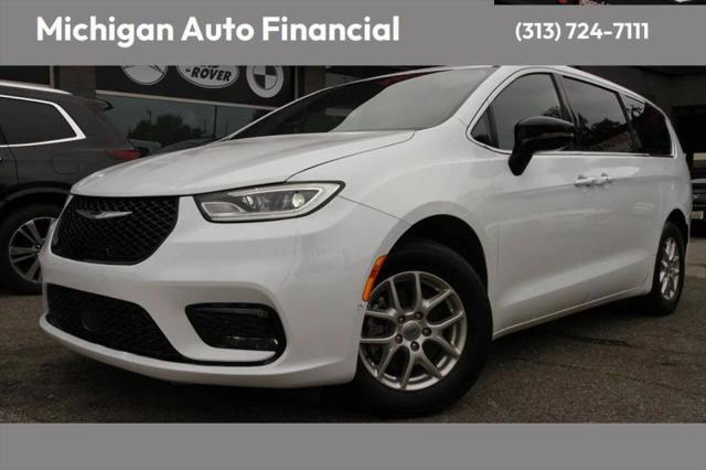 2025 Chrysler Pacifica Select for sale in Dearborn, MI