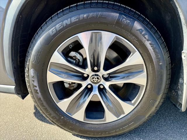2022 Toyota Highlander Hybrid XLE
