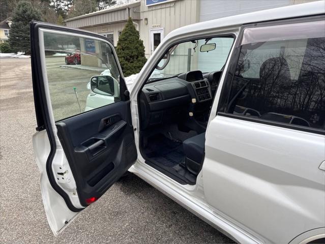 2000 Mitsubishi Pajero IO PEARL PACKAGE