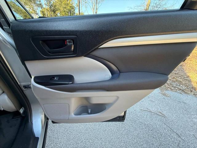 2019 Toyota Highlander LE