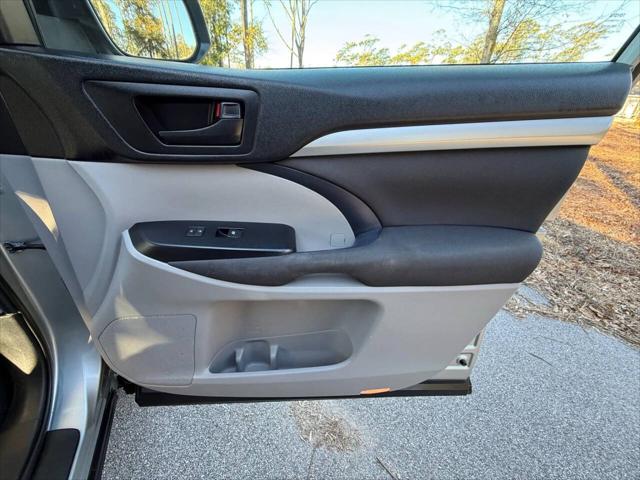2019 Toyota Highlander LE