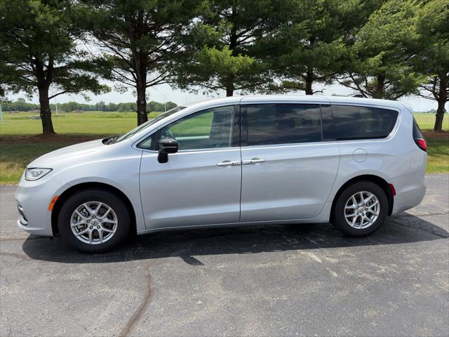 2024 Chrysler Pacifica Touring L for sale in Taylorville, IL