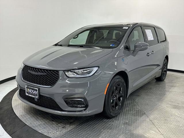 2022 Chrysler Pacifica Hybrid Touring L