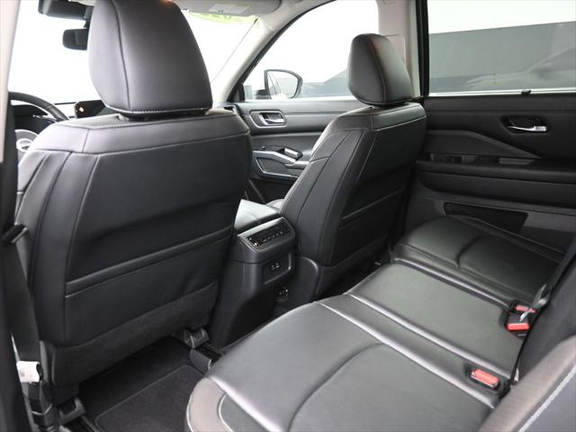 2022 Nissan Pathfinder SL 2WD