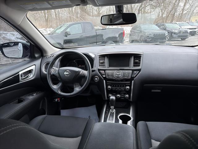 2017 Nissan Pathfinder SV