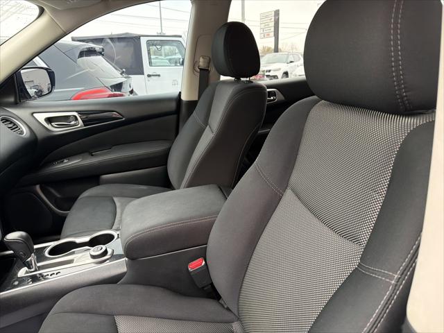 2017 Nissan Pathfinder SV