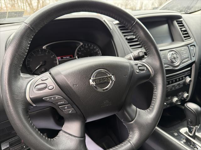 2017 Nissan Pathfinder SV