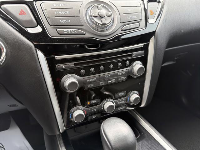 2017 Nissan Pathfinder SV