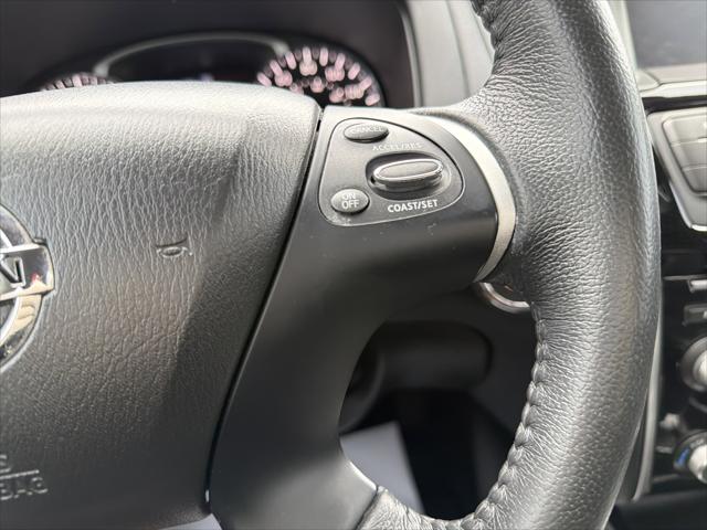2017 Nissan Pathfinder SV