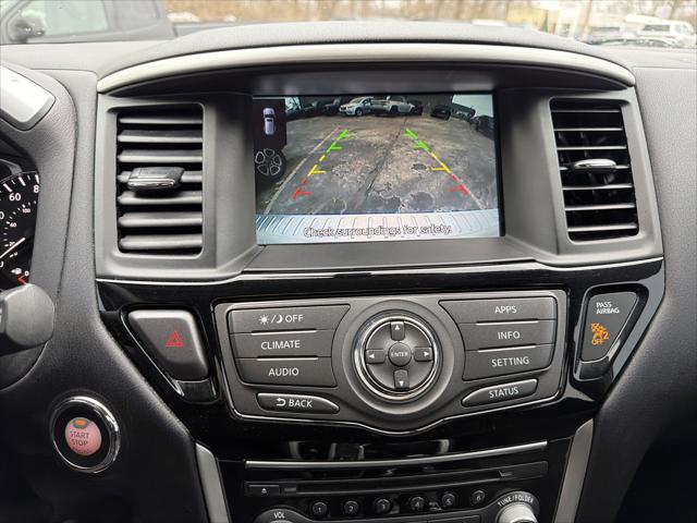 2017 Nissan Pathfinder SV