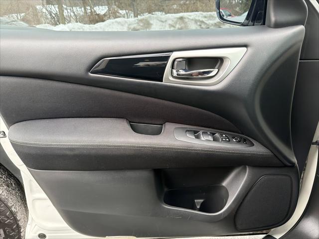 2017 Nissan Pathfinder SV