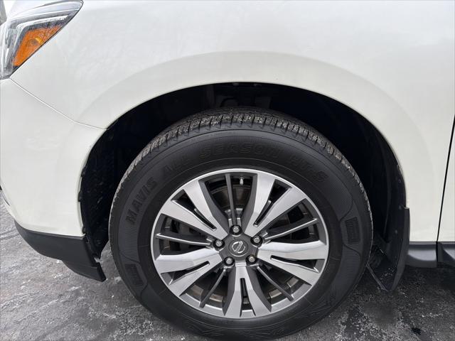 2017 Nissan Pathfinder SV